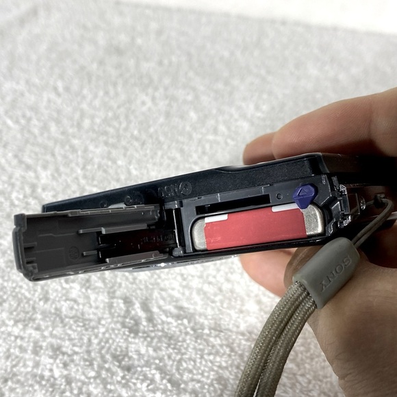 Vintage Y2K Sony Cyber-shot DSC-W220 12.1 MP Digital Camera Black - Picture 10 of 13